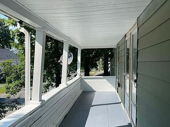 4th image of 216 Robbins Ave