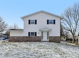 2 Hallows Cir, Madison, WI 53704