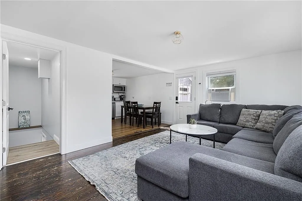 4 bed, 2.0 bath, 960 sqft, $2,800 — Photo 4