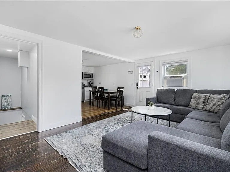340 Old Mill Ln — Photo 4