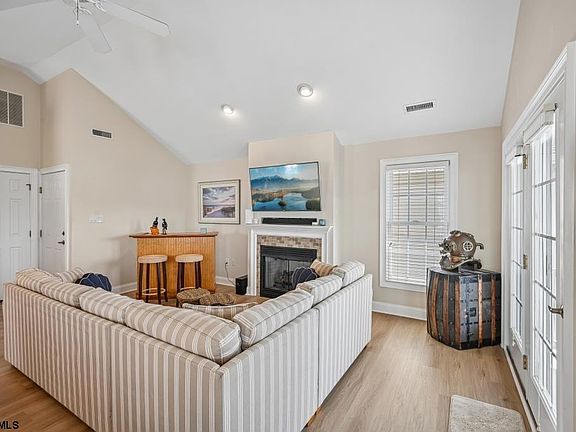 5th image of 323 Asbury Ave Floor 2