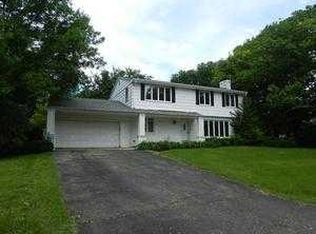 3839 Huntingdon Cir, Minnetonka, MN 55305