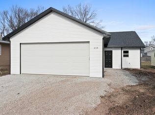 218 W Linwood Ave, Oshkosh, WI 54901