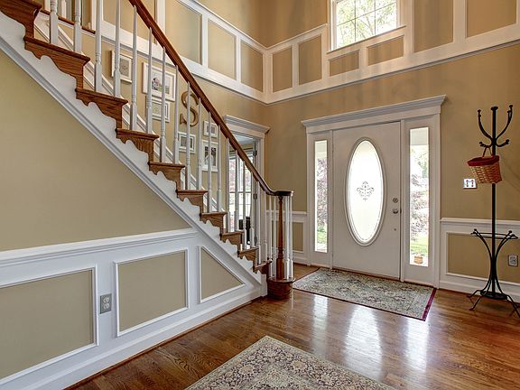 4th image of 9802 Charlesfield Dr