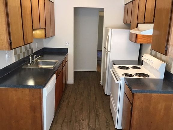 3rd image of 2401-2453 SE Taylor St #2427