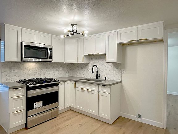 5th image of 3141 Hillview Dr N #B