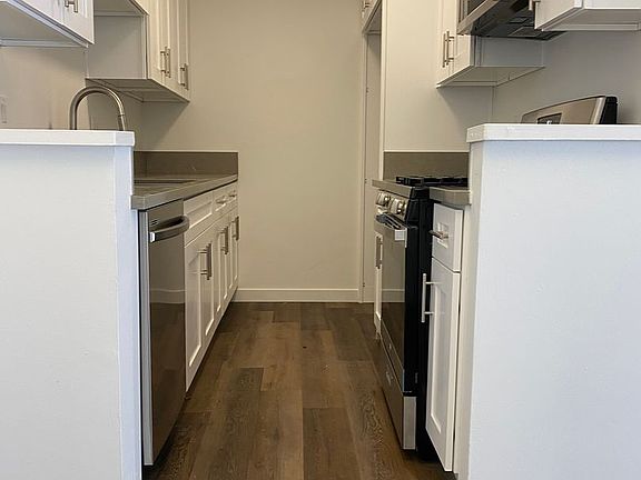 5th image of 827 10th St APT 5