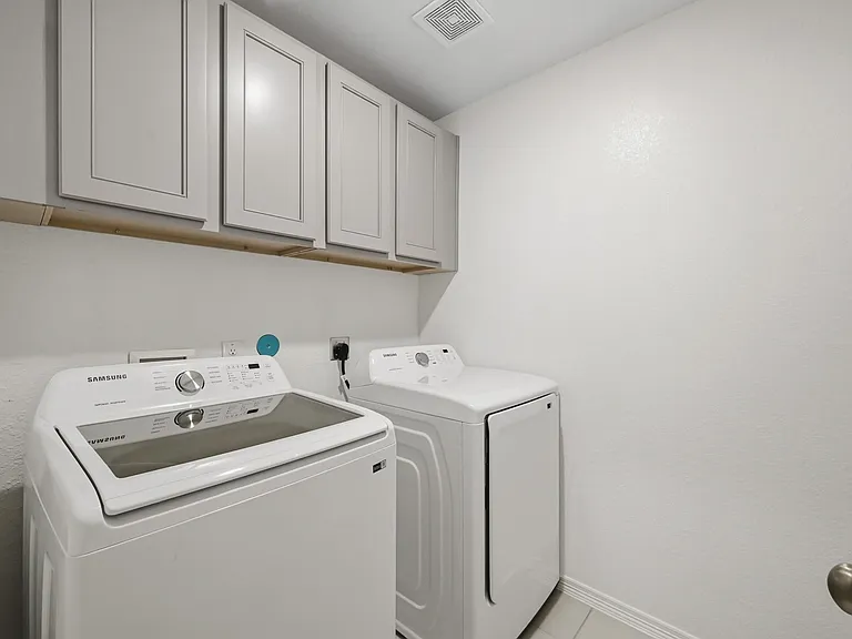 8050 Scanlan Trce — Photo 27