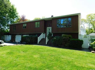 11 Galehurst Ln, Saint James, NY 11780
