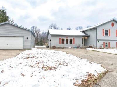 6265 Lincoln St, Allendale, MI, 49401
