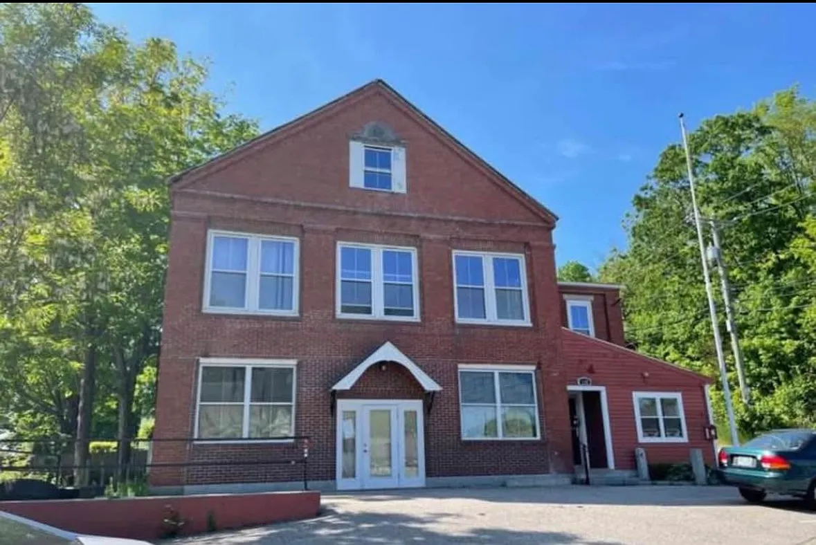 3 bed, $2,200 — Photo 3