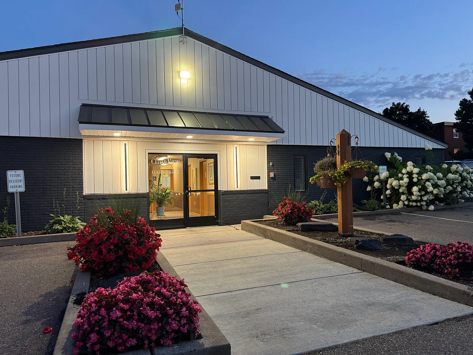 Cedarview Commons — Photo 1