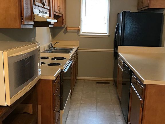 3rd image of 1203 Goose Meadow Dr
