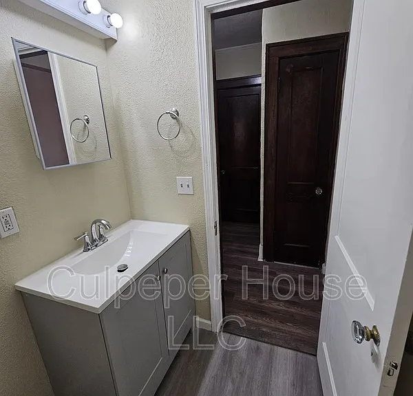 1046 Slater St — Photo 11