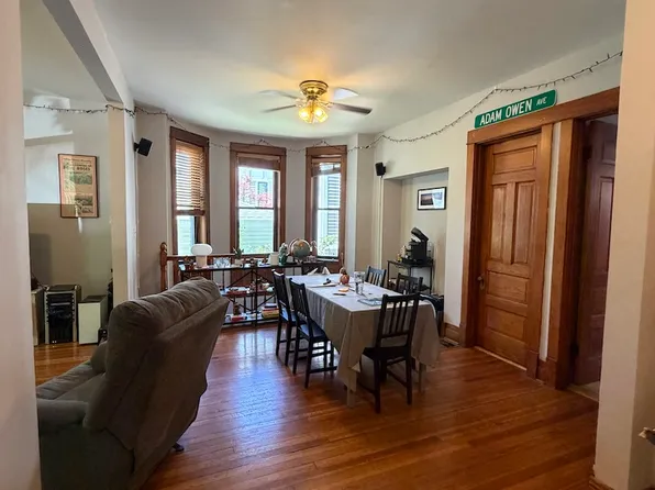 1358 W Barry Ave #1, Chicago, IL 60657