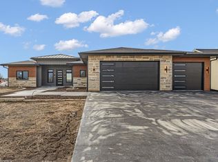 2927 SW Greenridge St, Topeka, KS 66614