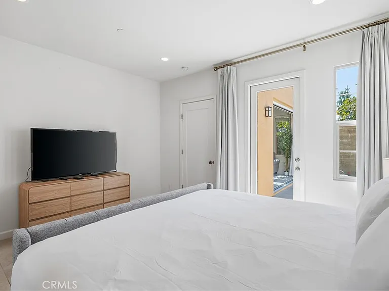 197 Augustine — Photo 26
