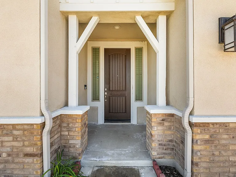 1500 Yucca Ct — Photo 3