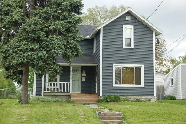 382 Windsor St photo 1