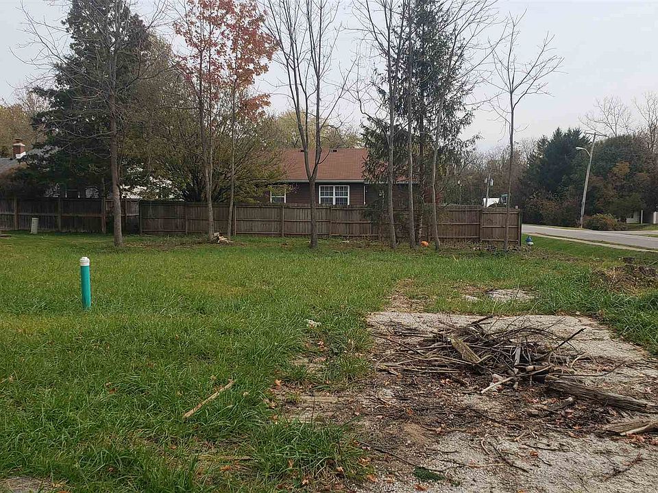 2nd image of 1633 S Pinestone Ct