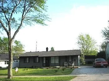 1516 Sycamore Dr photo 1