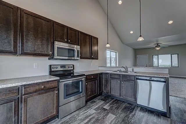 322 Bear Tooth Dr — Photo 2