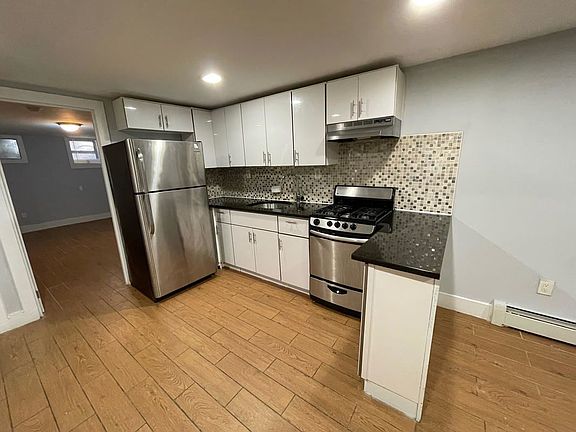2nd image of 90 Weirfield St Floor 1