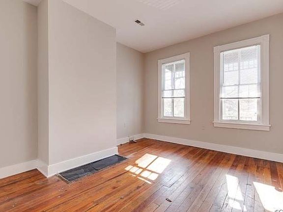 5th image of 1262 Parkwood Ave