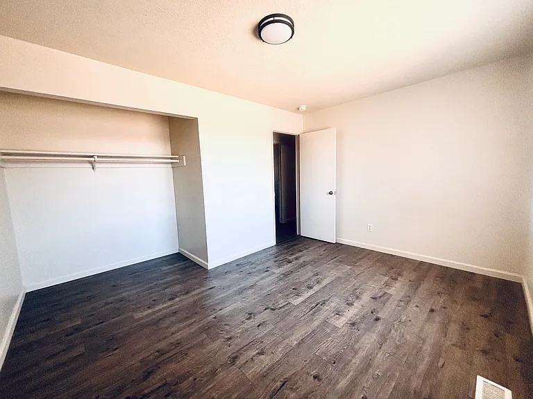 960 McKay Ct — Photo 12