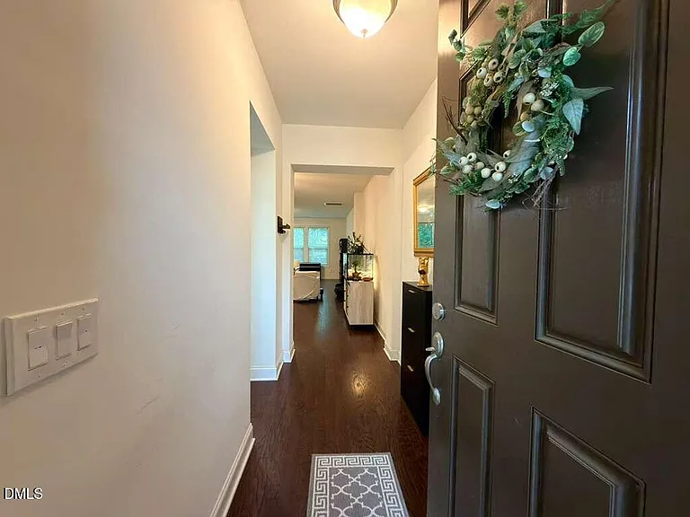 735 Lampwick Ln — Photo 4
