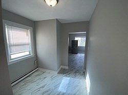 4th image of 9 Parker St