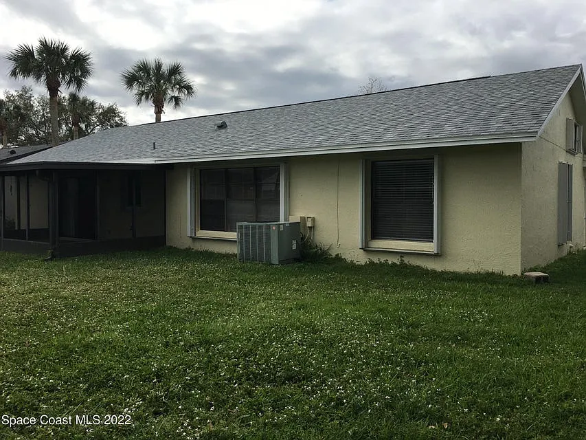 3 bed, 2090 sqft, $2,200 — Photo 2