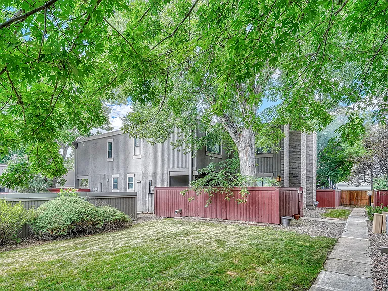 1181 S Yosemite Way — Photo 19