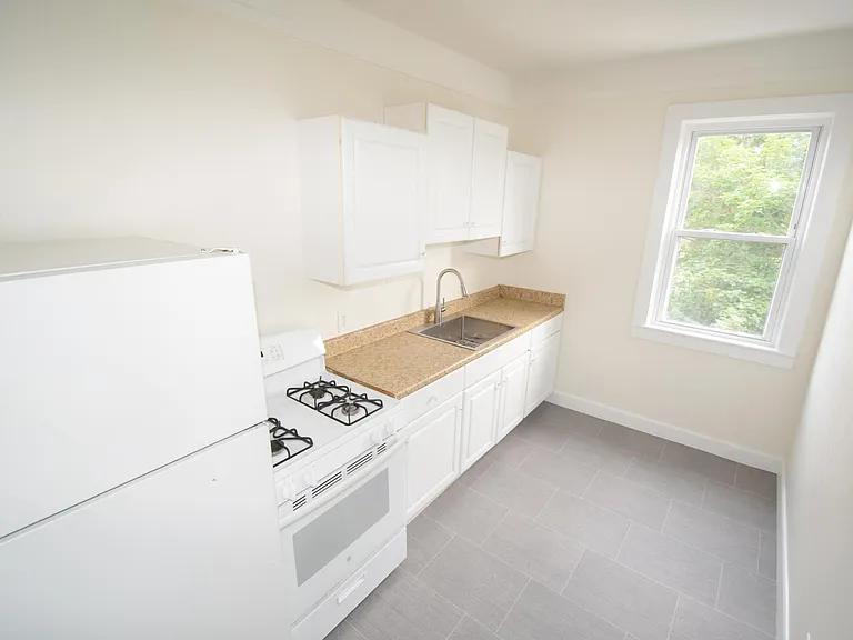 196 Ocean Rd #D — Photo 6