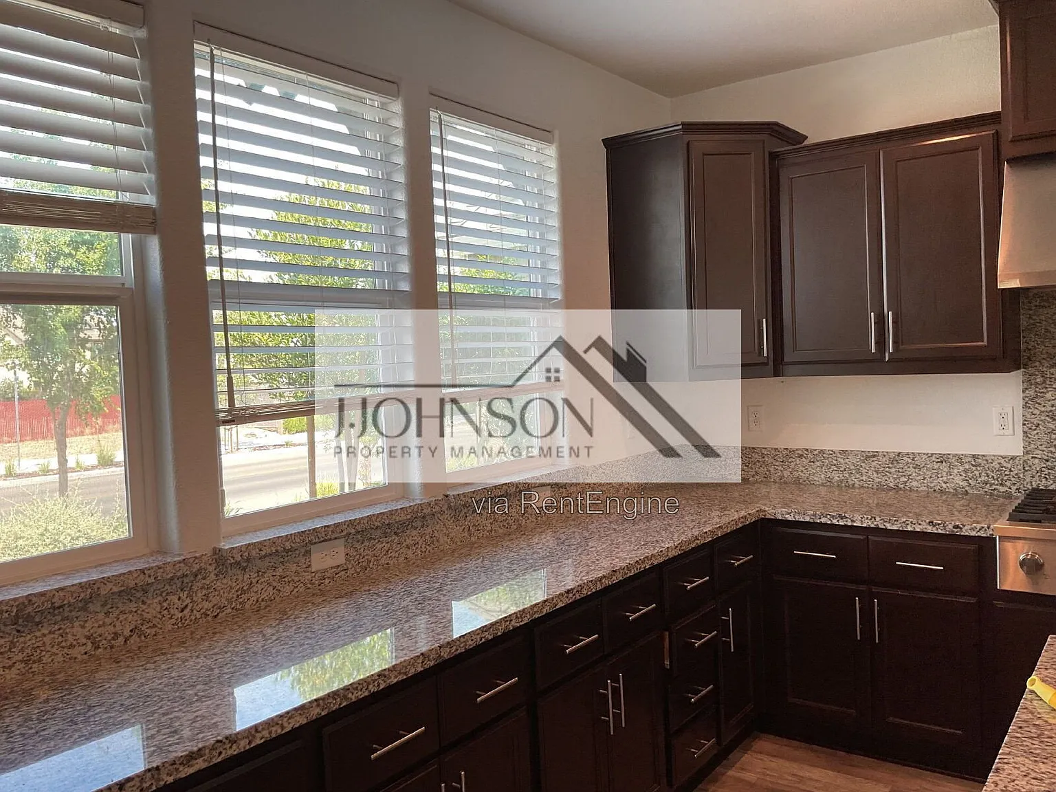 5 bed, 3.5 bath, 2945 sqft, $3,100 — Photo 3