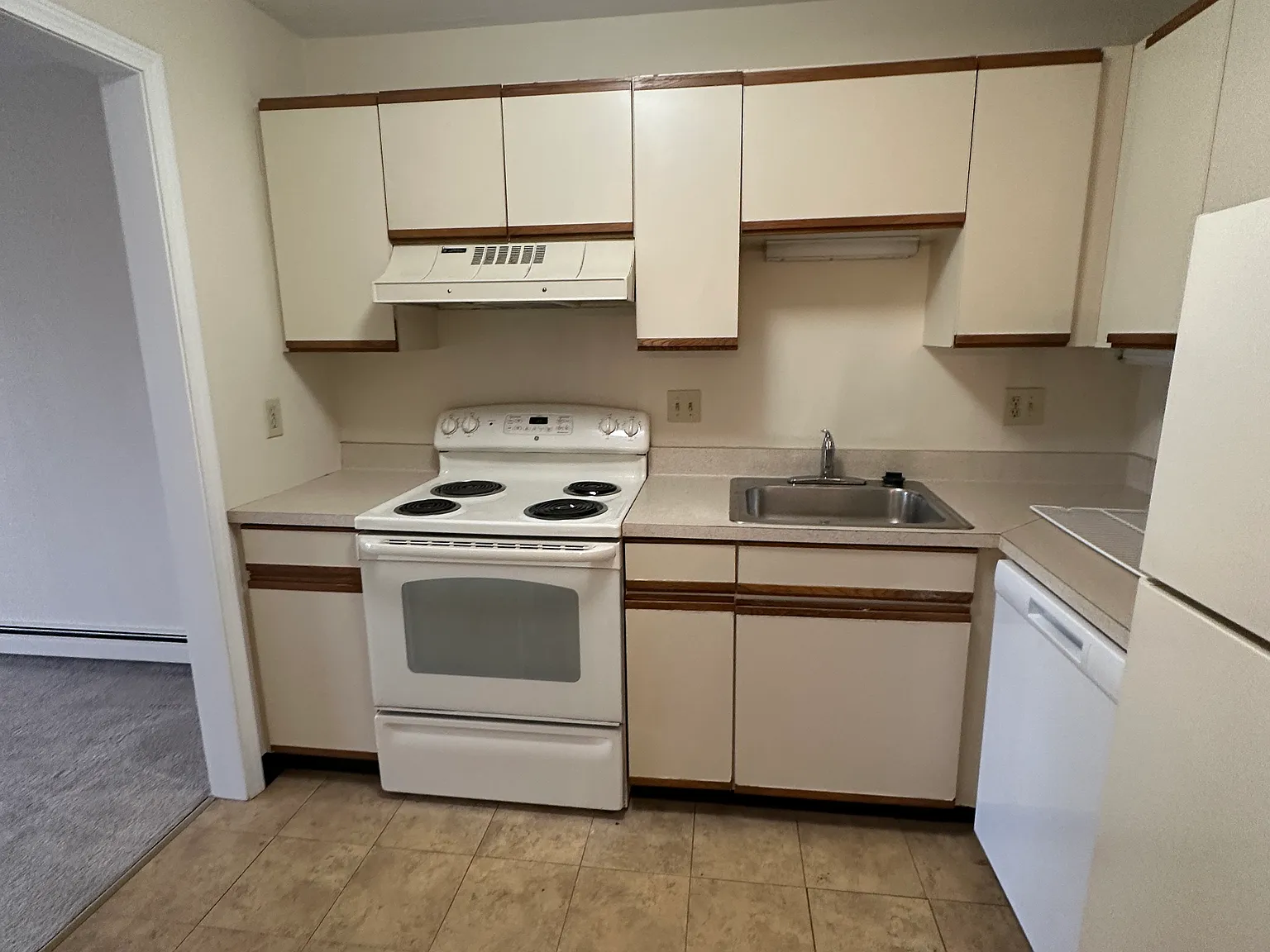 2 bed, 9999 sqft, $3,000 — Photo 1