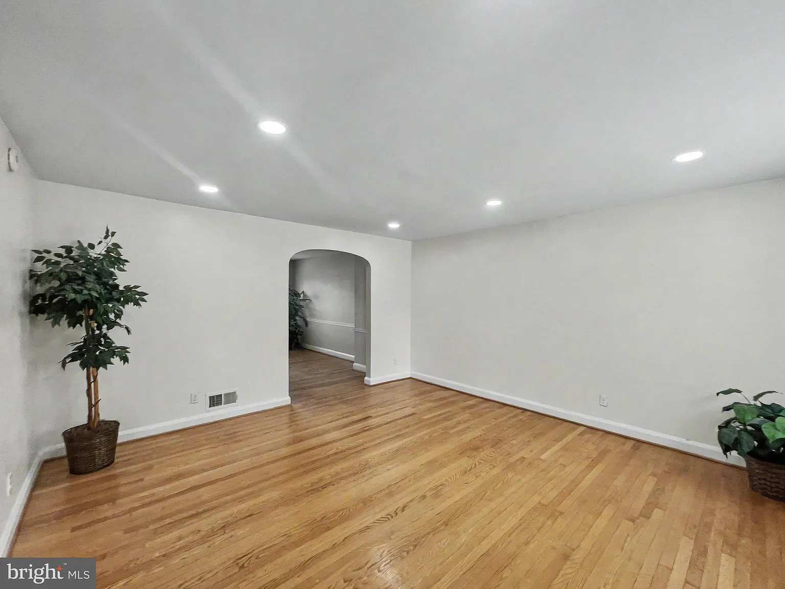3 bed, 1666 sqft, $2,950 — Photo 2