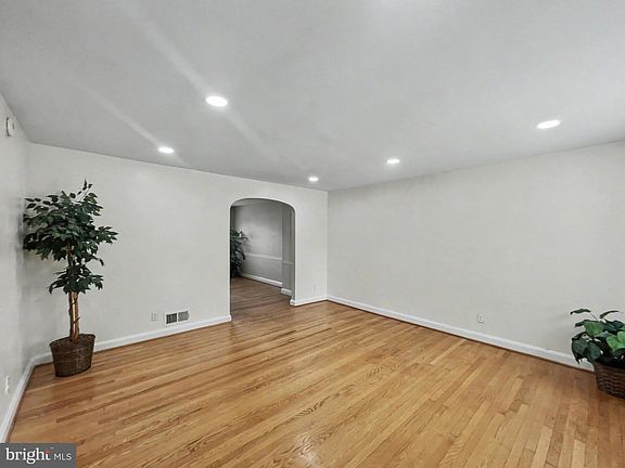 2nd image of 210 Stevenson Ln