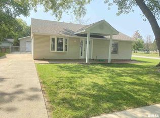 2081 Stonehenge Rd, Springfield, IL 62702