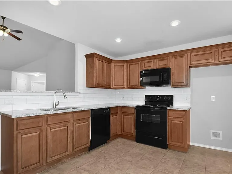1240 Lariat Dr — Photo 7
