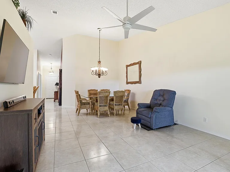 9363 Bridgeport Dr — Photo 44