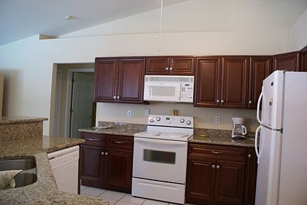 5th image of 4808 SW 24th Pl