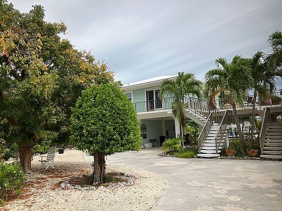 3rd image of 292 N Anglers Dr