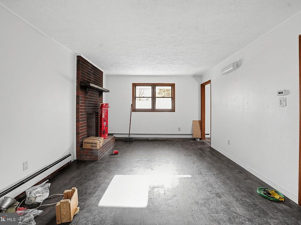 13th image of 10 Hemlock Rd