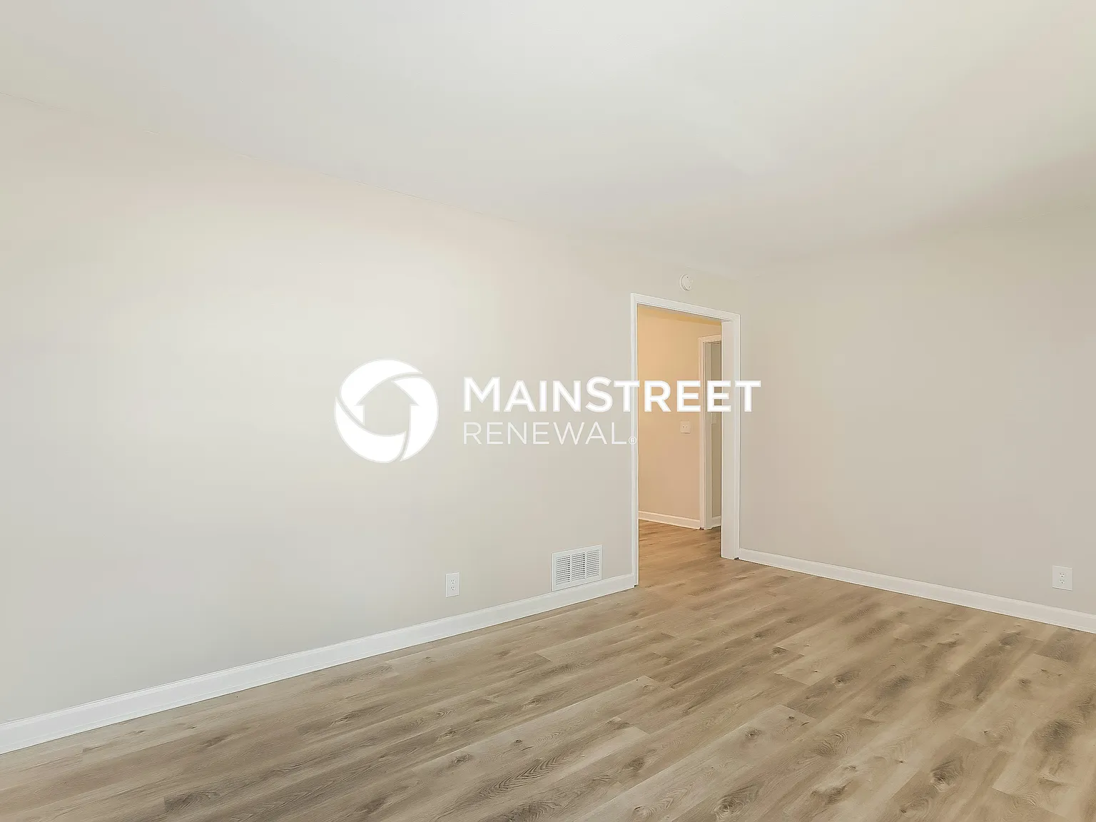 1612 Lamont Ave — Photo 2