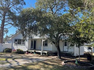 425 W Bay Shore Dr, Eastpoint, FL 32328