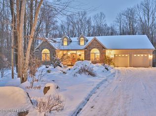 208 Rhodora Ln, Pocono Pines, PA 18350