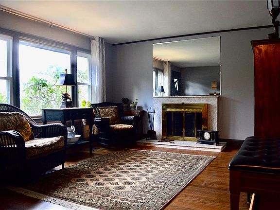 5th image of 26 Walnut St