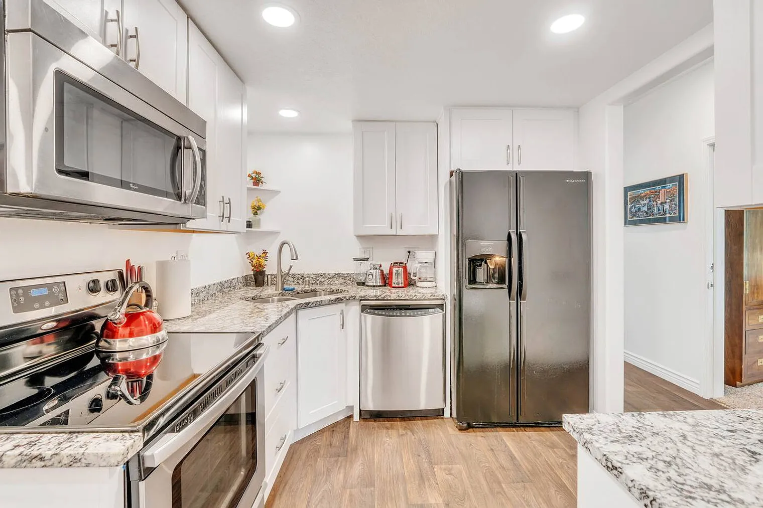 2 bed, 1.0 bath, 1097 sqft, $3,142 — Photo 3