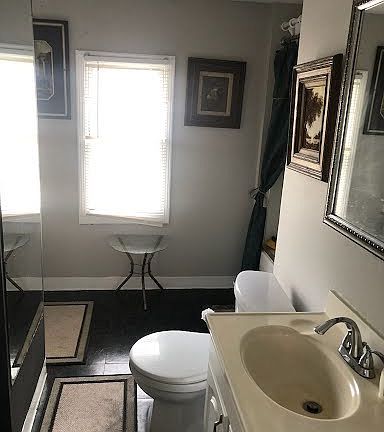 5th image of 318 Oak St